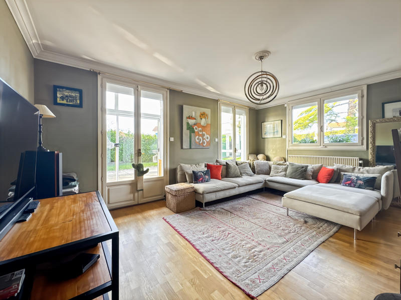 Maison - 350 m² - 10 pièces