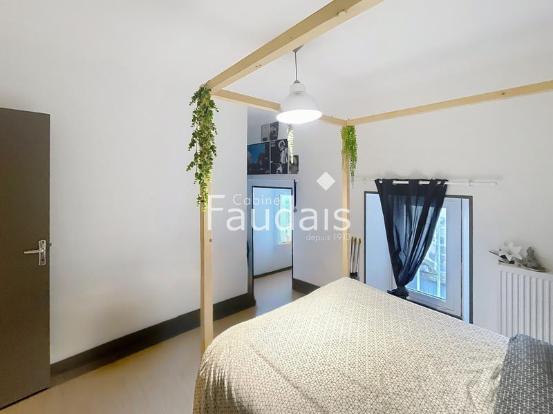 Maison - 140 m² - 8 pièces