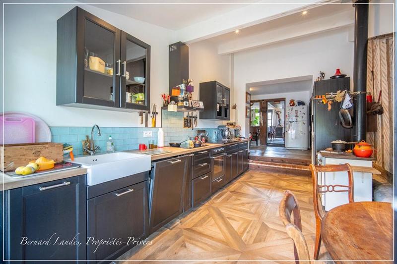 Maison - 218 m² - 9 pièces