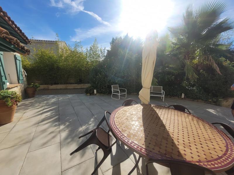 Villa - 243 m² - 11 pièces