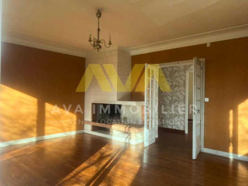 Maison - 202 m² - 8 pièces