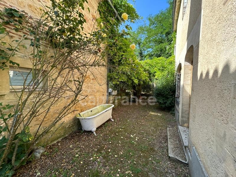 Maison - 466 m² - 17 pièces