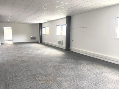 Local d'activités - 586 m²