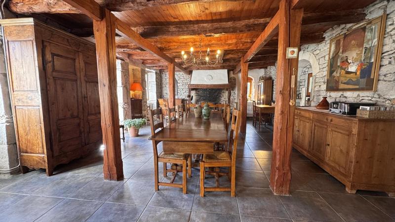 Maison - 220 m² - 7 pièces