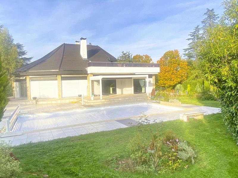 Maison - 290 m² - 6 pièces