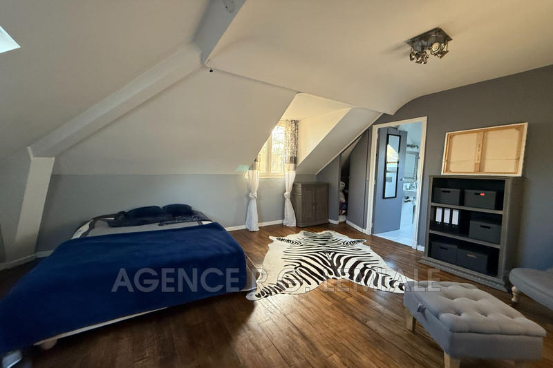 Maison - 326 m² - 12 pièces