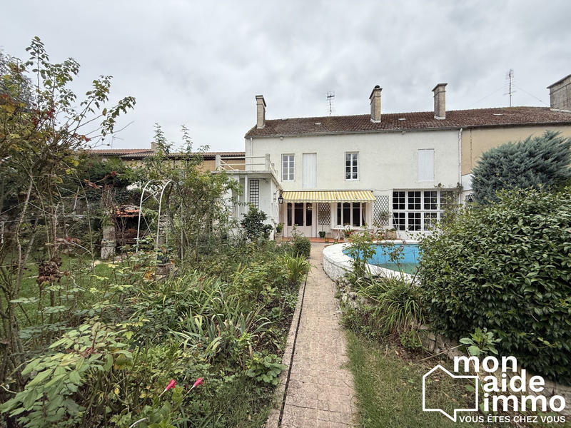 Maison - 266 m² - 7 pièces