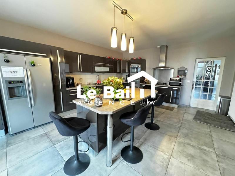 Maison - 280 m² - 9 pièces