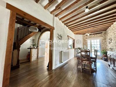 Maison - 208 m² - 8 pièces