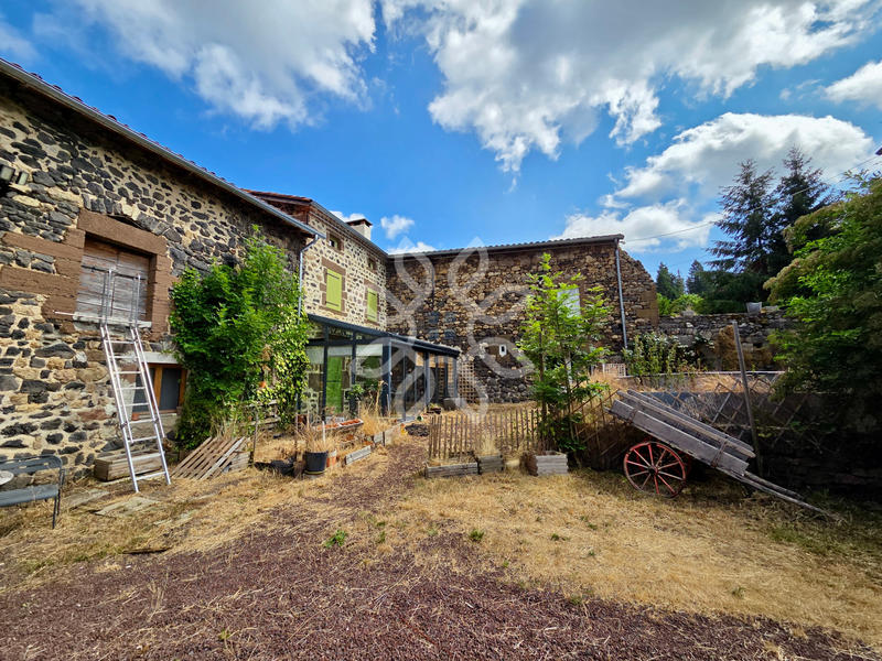 Maison - 416 m² - 19 pièces