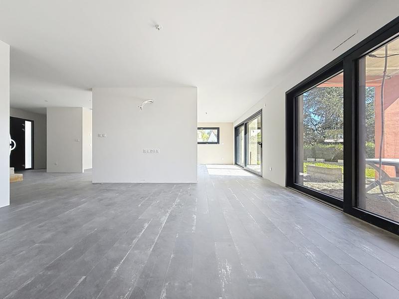 Maison - 220 m² - 8 pièces