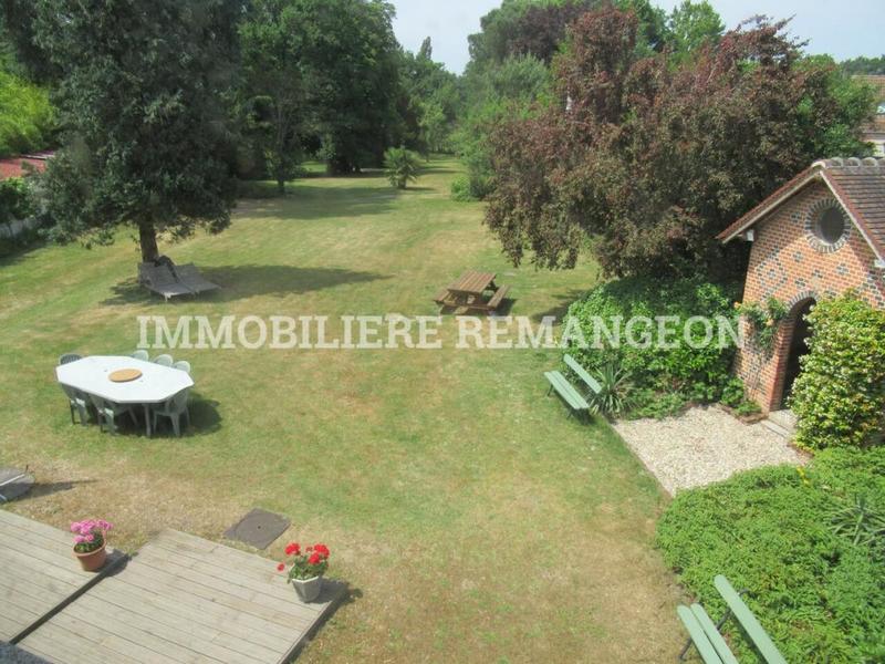 Demeure - 262 m² - 9 pièces