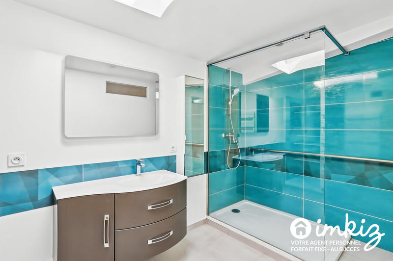 Maison - 285 m² - 10 pièces