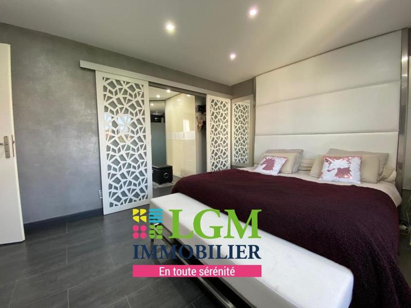 Maison - 220 m² - 6 pièces