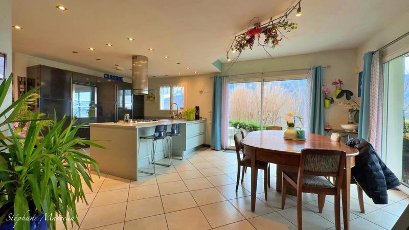 Maison - 186 m² - 6 pièces