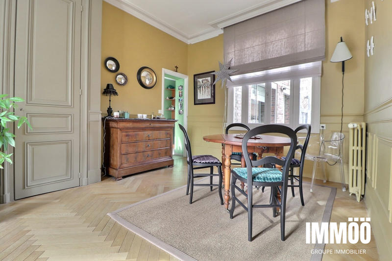 Maison - 188 m² - 9 pièces