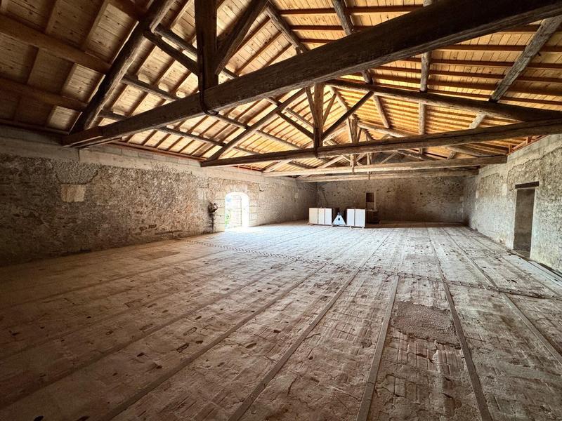 Maison - 600 m² - 10 pièces