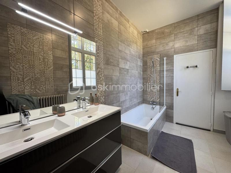 Château - 575 m² - 13 pièces