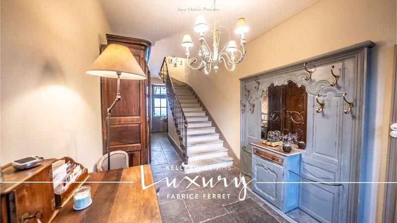 Maison - 465 m² - 14 pièces