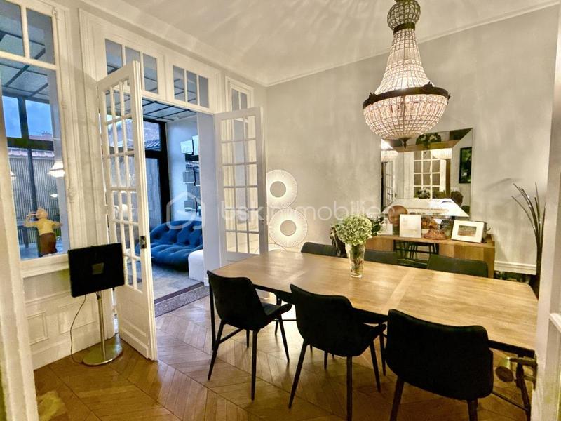 Demeure - 200 m² - 6 pièces