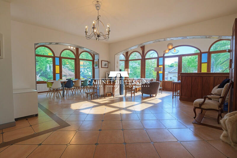 Villa - 240 m² - 10 pièces