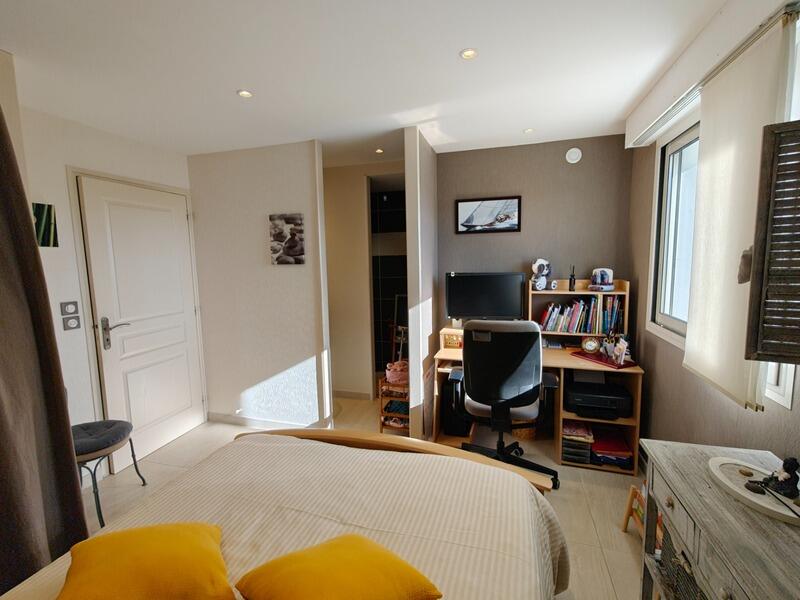 Maison - 205 m² - 7 pièces