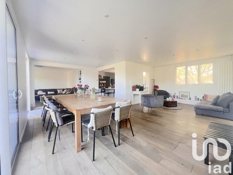 Maison - 214 m² - 8 pièces