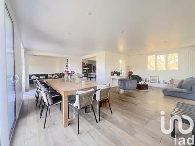 Maison - 214 m² - 8 pièces