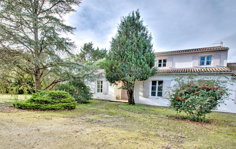 Propriété - 252 m² - 7 pièces