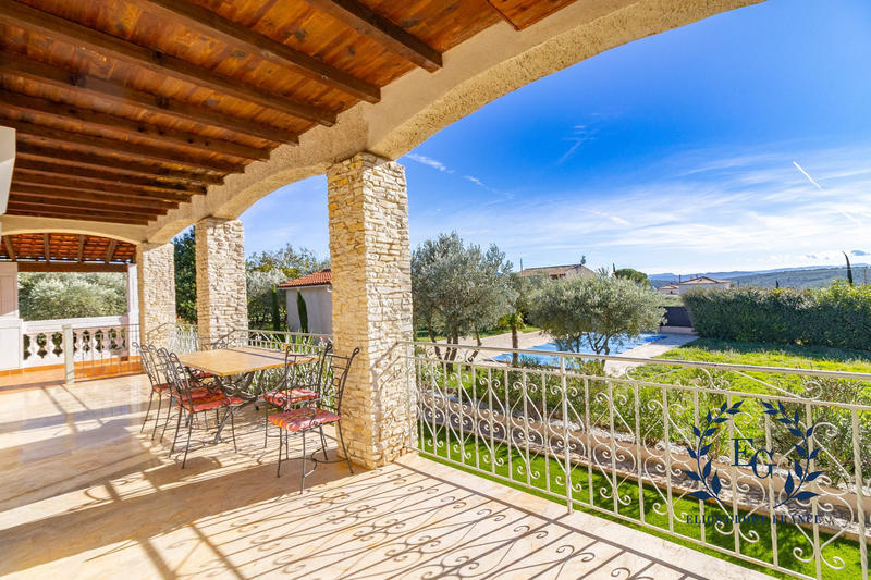 Maison - 188 m² - 5 pièces