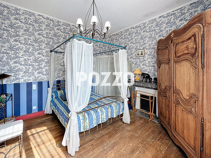 Maison - 249 m² - 9 pièces