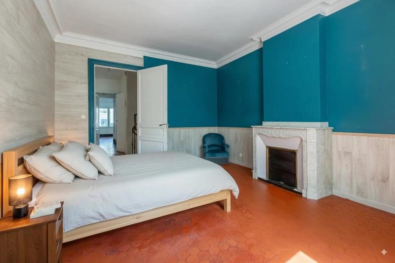 Maison - 216 m² - 6 pièces