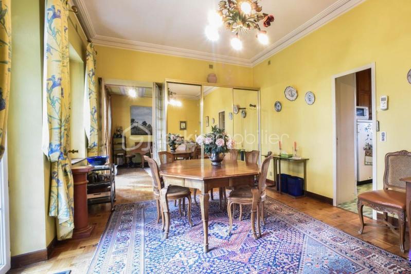 Maison - 214 m² - 8 pièces