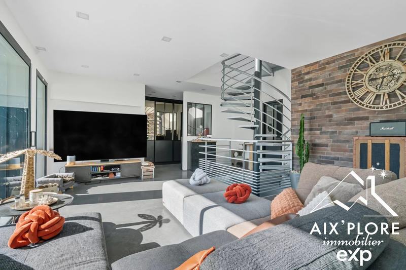 Maison - 230 m² - 6 pièces