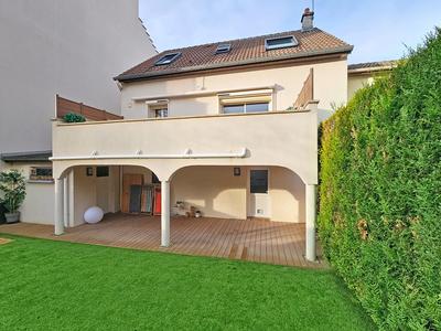 Maison traditionnelle - 107 m² - 7 pièces