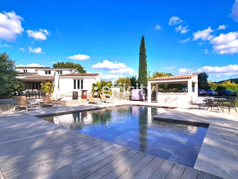 Maison - 267 m² - 8 pièces