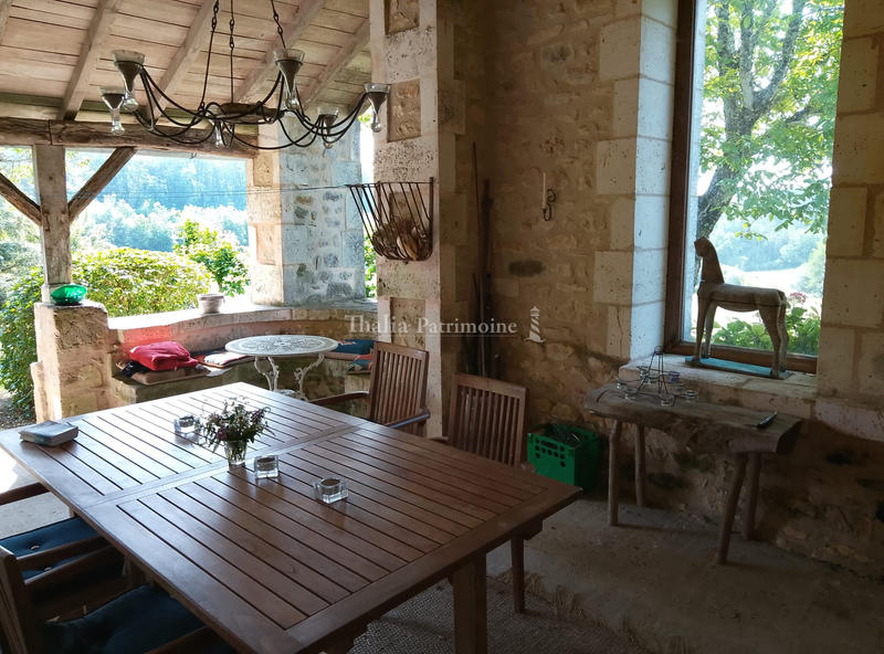 Maison - 240 m² - 9 pièces