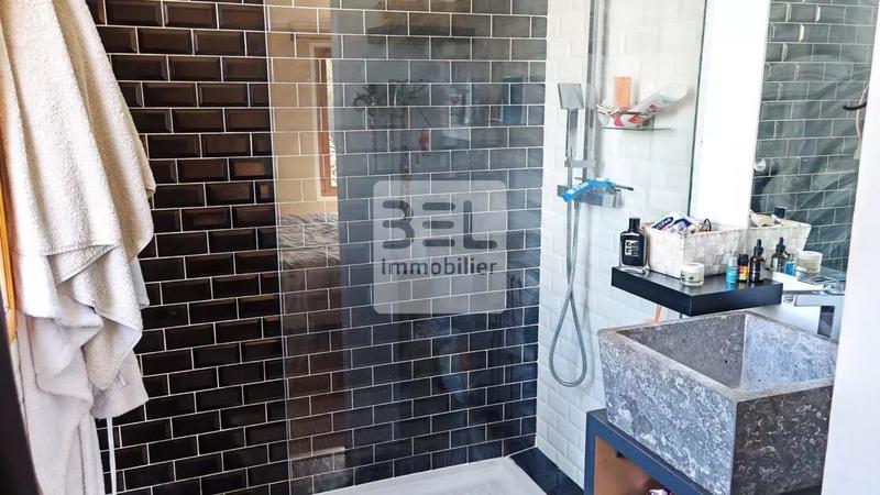 Villa - 198 m² - 6 pièces