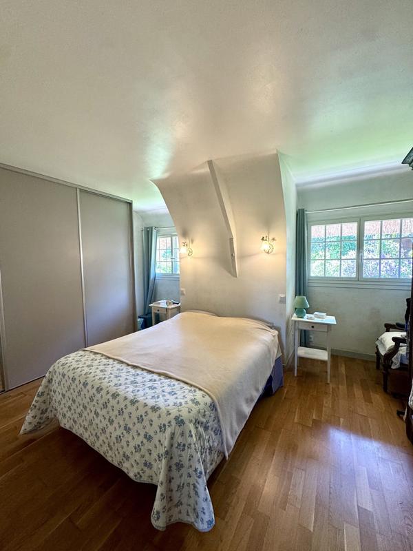 Maison traditionnelle - 141 m² - 6 pièces