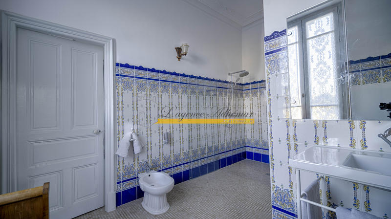 Villa - 435 m² - 13 pièces