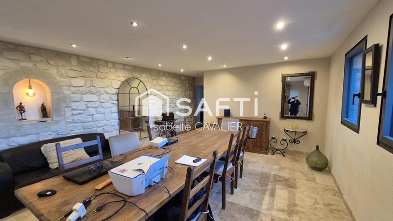 Maison - 255 m² - 8 pièces