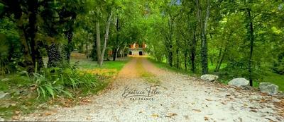 Maison - 390 m² - 16 pièces