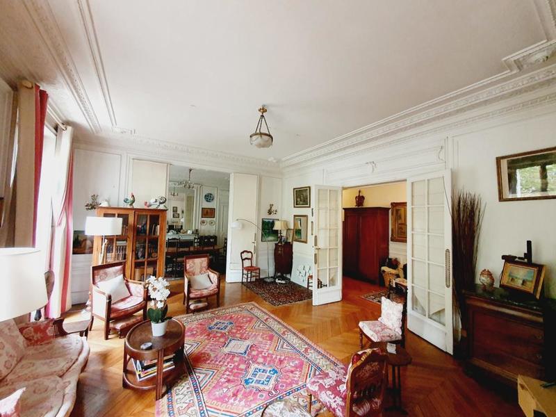 Studio - 231 m² - 9 pièces