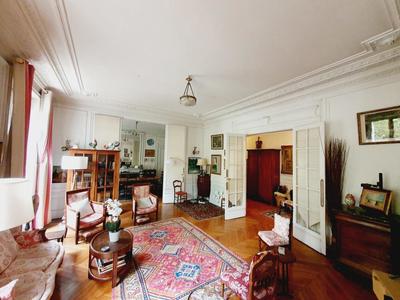 Studio - 231 m² - 9 pièces