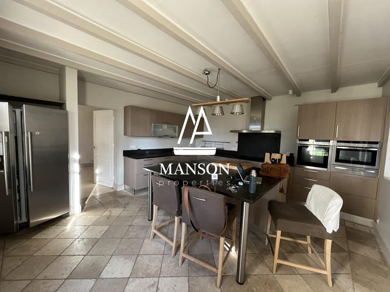 Maison - 350 m² - 10 pièces