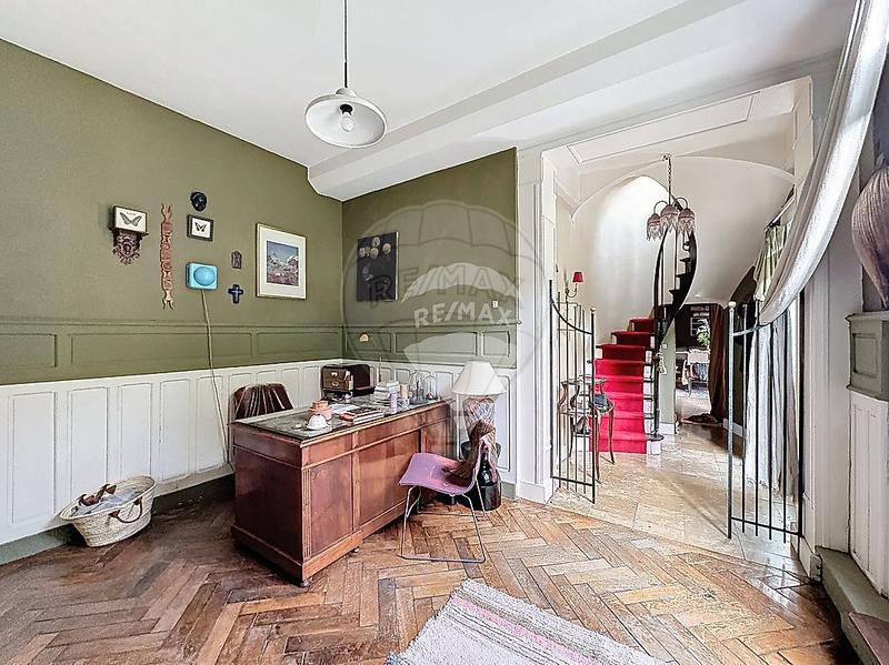 Maison de maîtres - 250 m² - 9 pièces