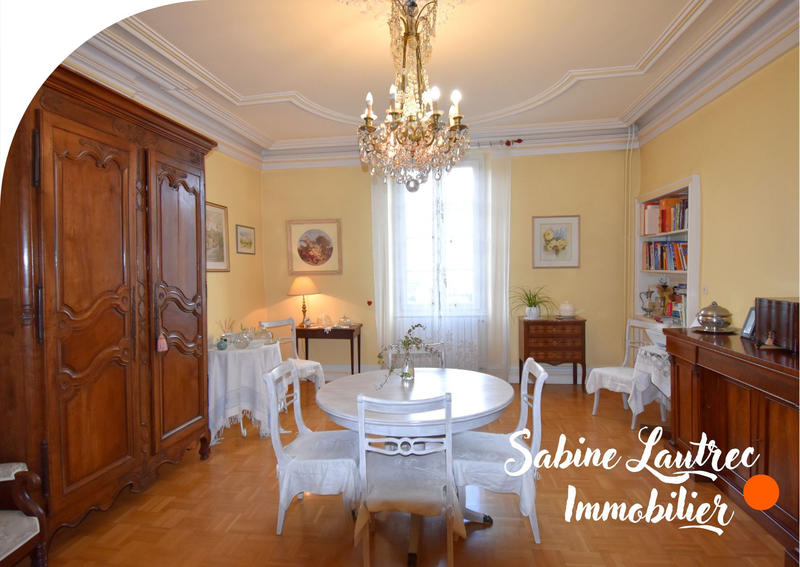 Maison - 233 m² - 7 pièces