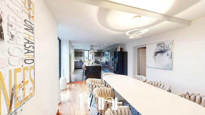 Maison - 210 m² - 6 pièces