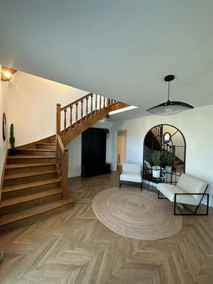 Maison - 290 m² - 9 pièces