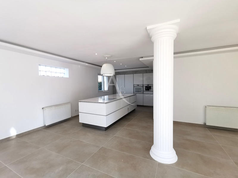 Maison - 158 m² - 6 pièces